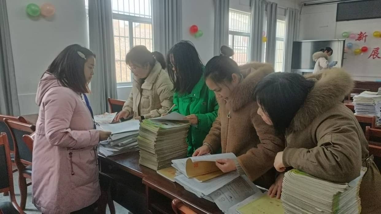 教学检查促发展，凝心聚力谱新篇----板桥小学12月教学常规检查(图2)