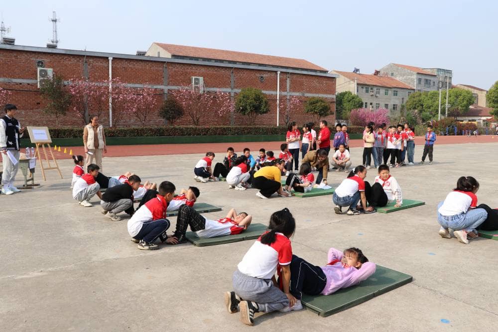 夯实体质基石   促进全面发展---板桥小学迎接省教育厅学生体质健康抽测(图5)