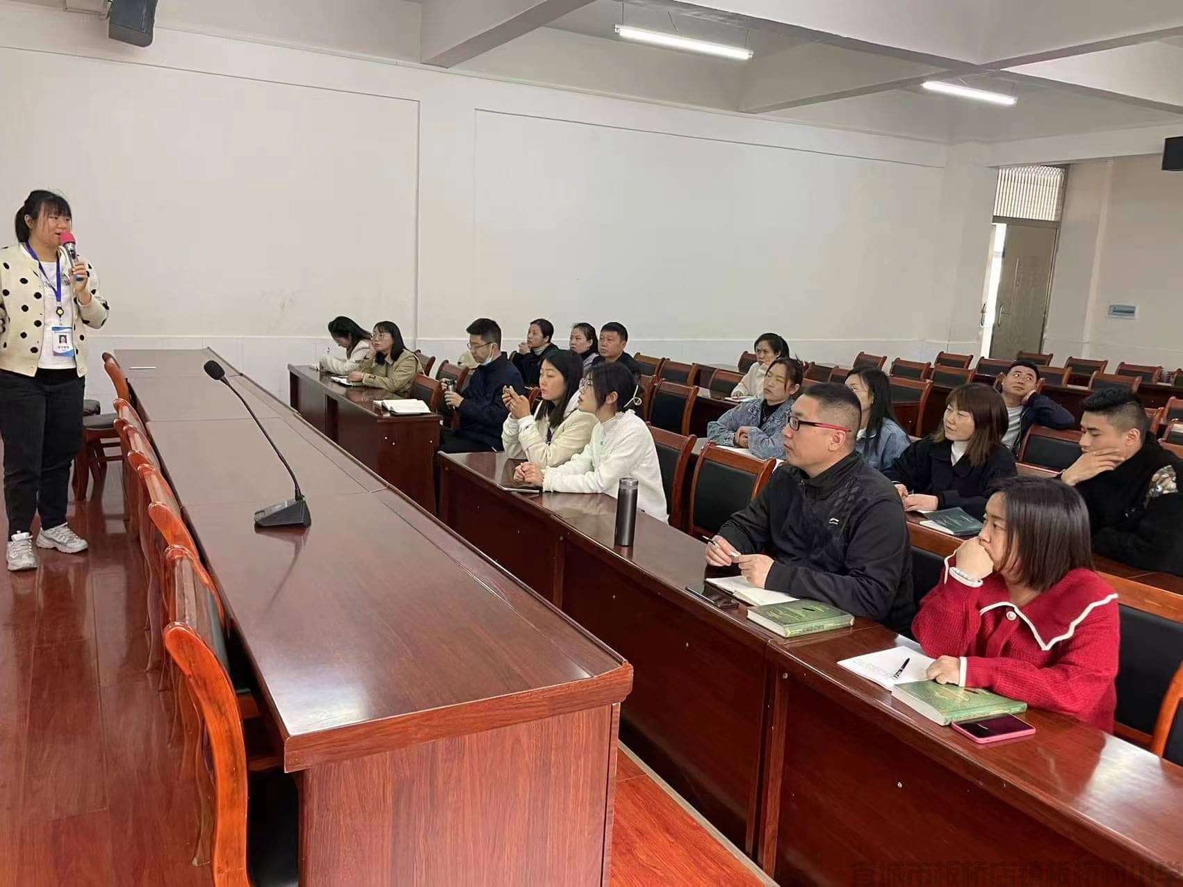 共沐书香，遇见美好——板桥小学教师读书分享会(图2)