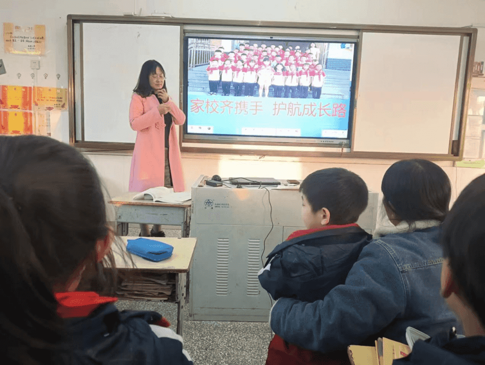 家校齐携手，护航成长路——板桥小学召开三、四年级家长会(图9)