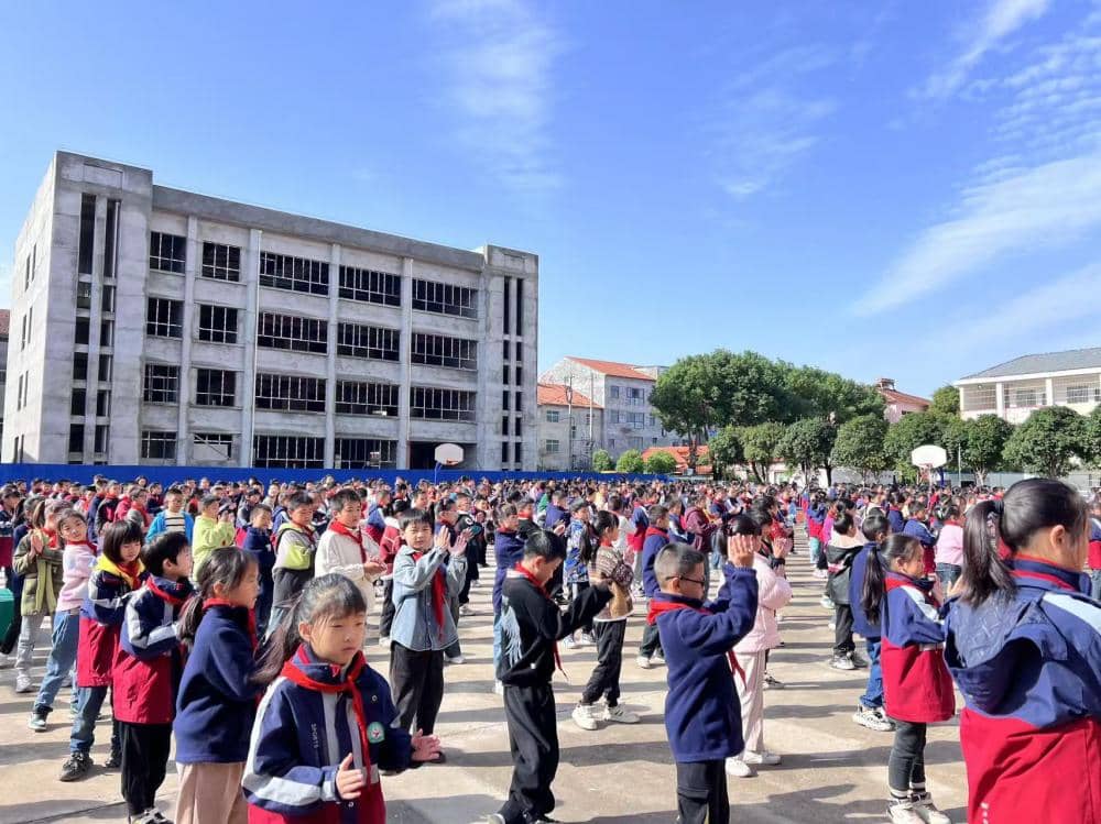 阳光校园，活力板小——记板桥小学大课间活动(图1)