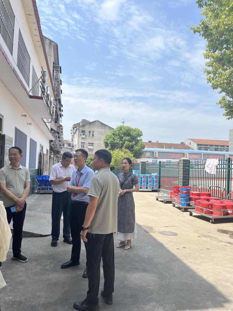 “交流促提升 共进谋发展”——襄阳市人大常委会一行来我校考察交流(图4)