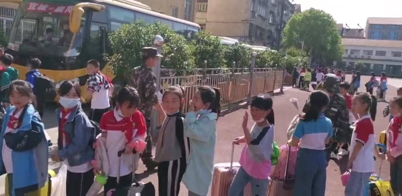挥洒实践汗水，书写无悔青春——板桥小学四（1）班社会实践活动(图1)