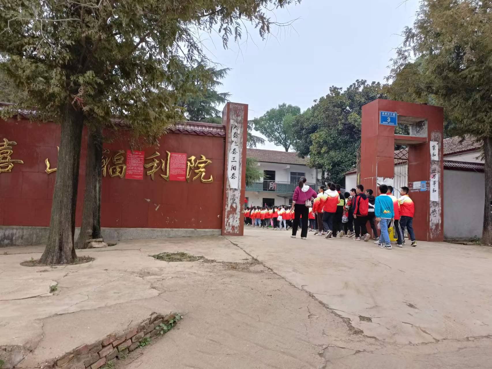 “”敬老爱老”    我们在行动(图1)