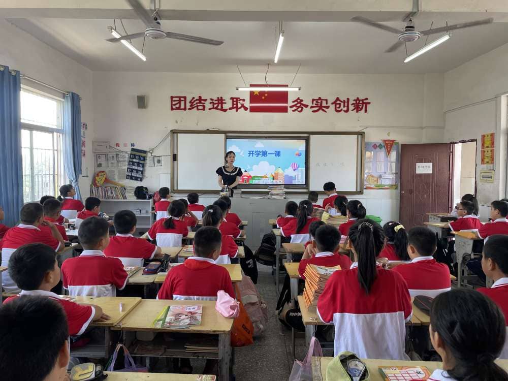 凝心聚力筑梦想 情暖花开齐飞扬 ---记板桥小学九月开学季(图3)