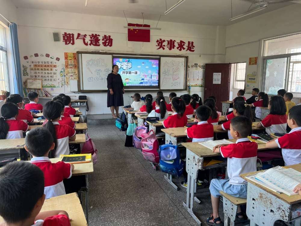 凝心聚力筑梦想 情暖花开齐飞扬 ---记板桥小学九月开学季(图4)