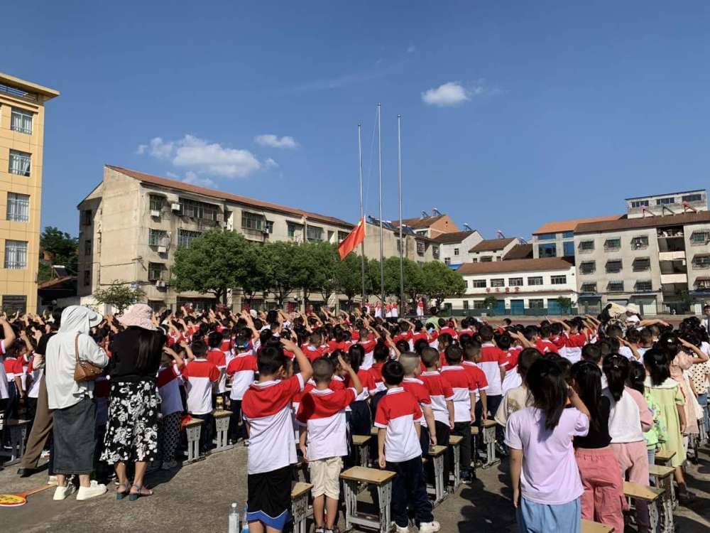 凝心聚力筑梦想 情暖花开齐飞扬 ---记板桥小学九月开学季(图5)