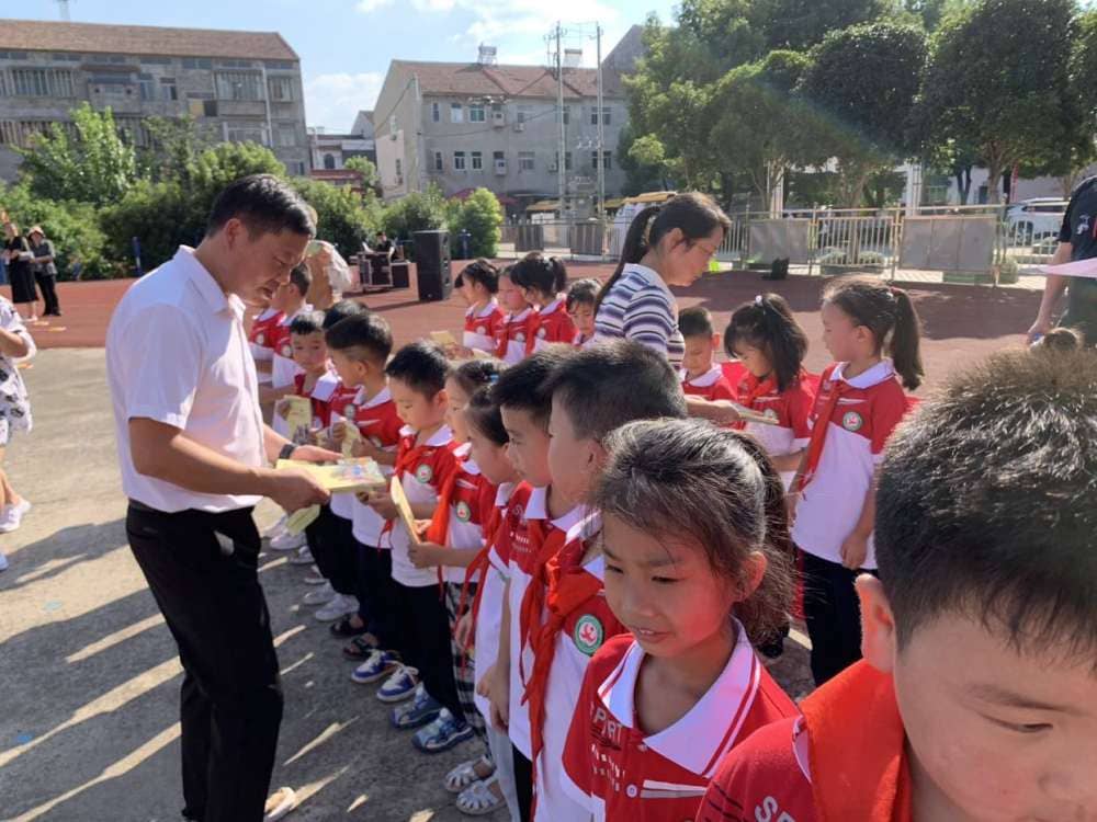 凝心聚力筑梦想 情暖花开齐飞扬 ---记板桥小学九月开学季(图9)