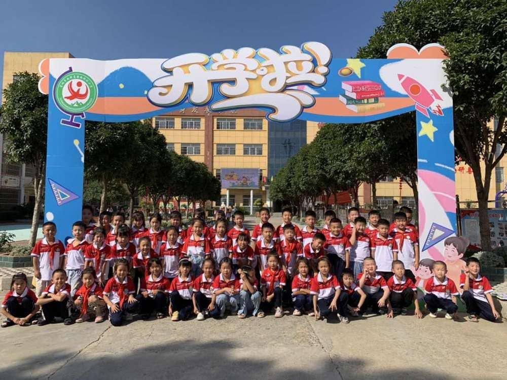 凝心聚力筑梦想 情暖花开齐飞扬 ---记板桥小学九月开学季(图2)