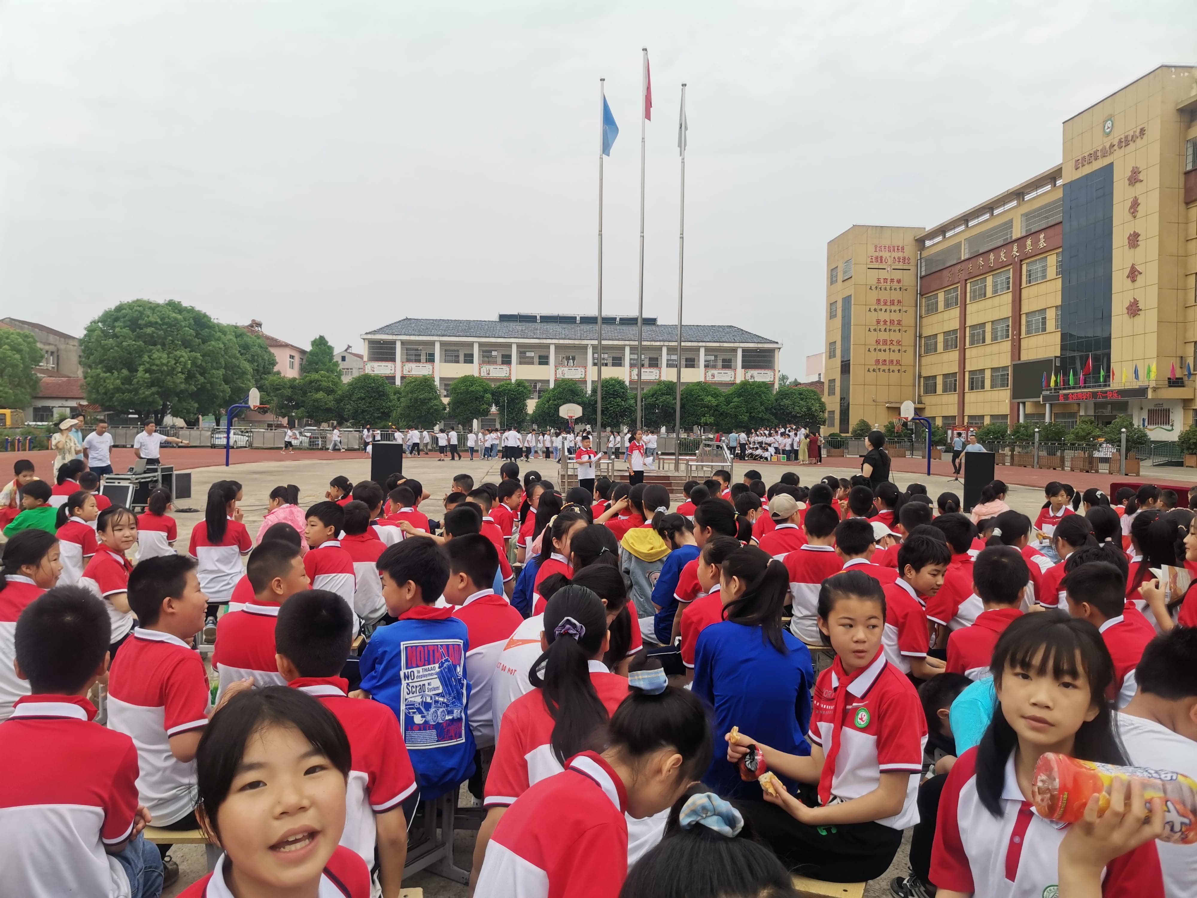 五年级“庆六一”文艺汇演(图1)