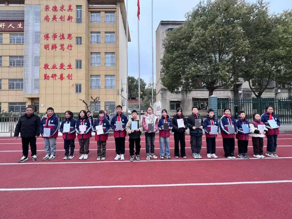 “英”你而来，“词”赛精彩——板桥小学六年级开展英语单词竞赛活动(图5)