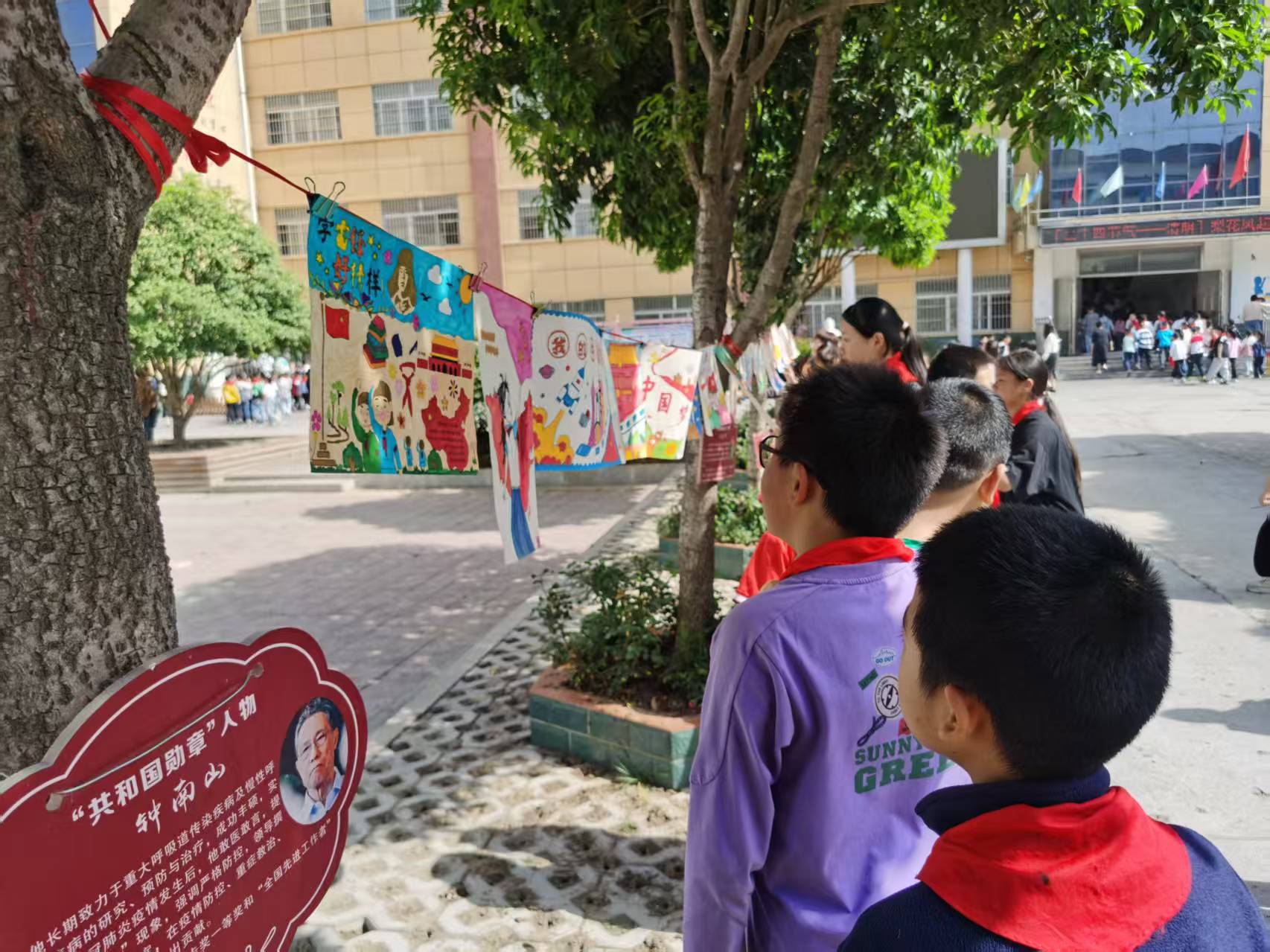 笔墨书香满校园 魅力书画展风采——板桥小学举办“中国梦——少年行”暨第五届楚都艺术节书画大赛活动(图3)