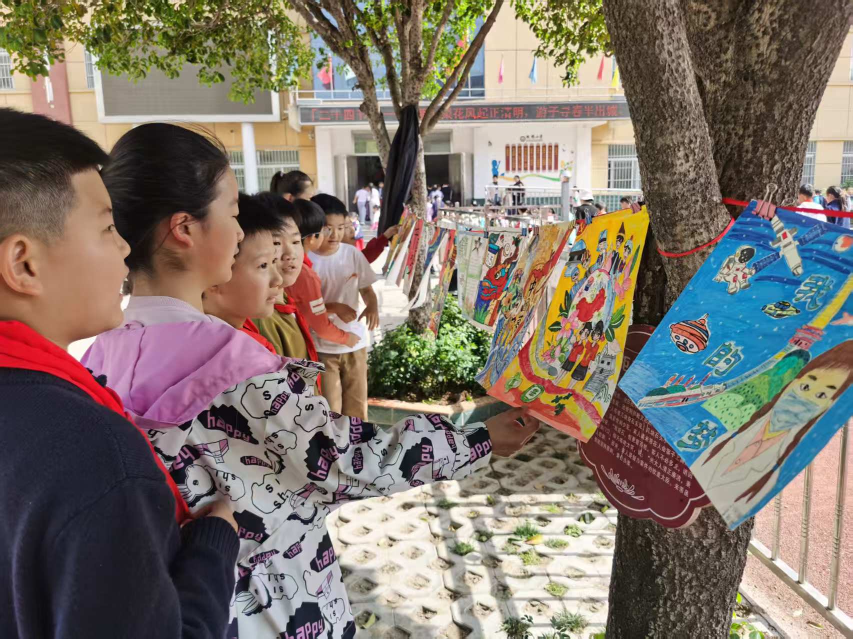 笔墨书香满校园 魅力书画展风采——板桥小学举办“中国梦——少年行”暨第五届楚都艺术节书画大赛活动(图4)