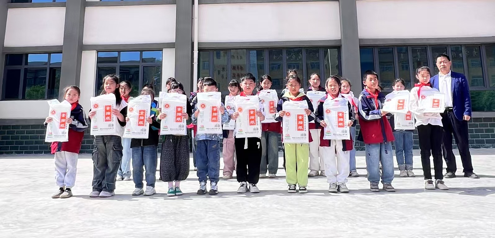 笔墨书香满校园 魅力书画展风采——板桥小学举办“中国梦——少年行”暨第五届楚都艺术节书画大赛活动(图5)