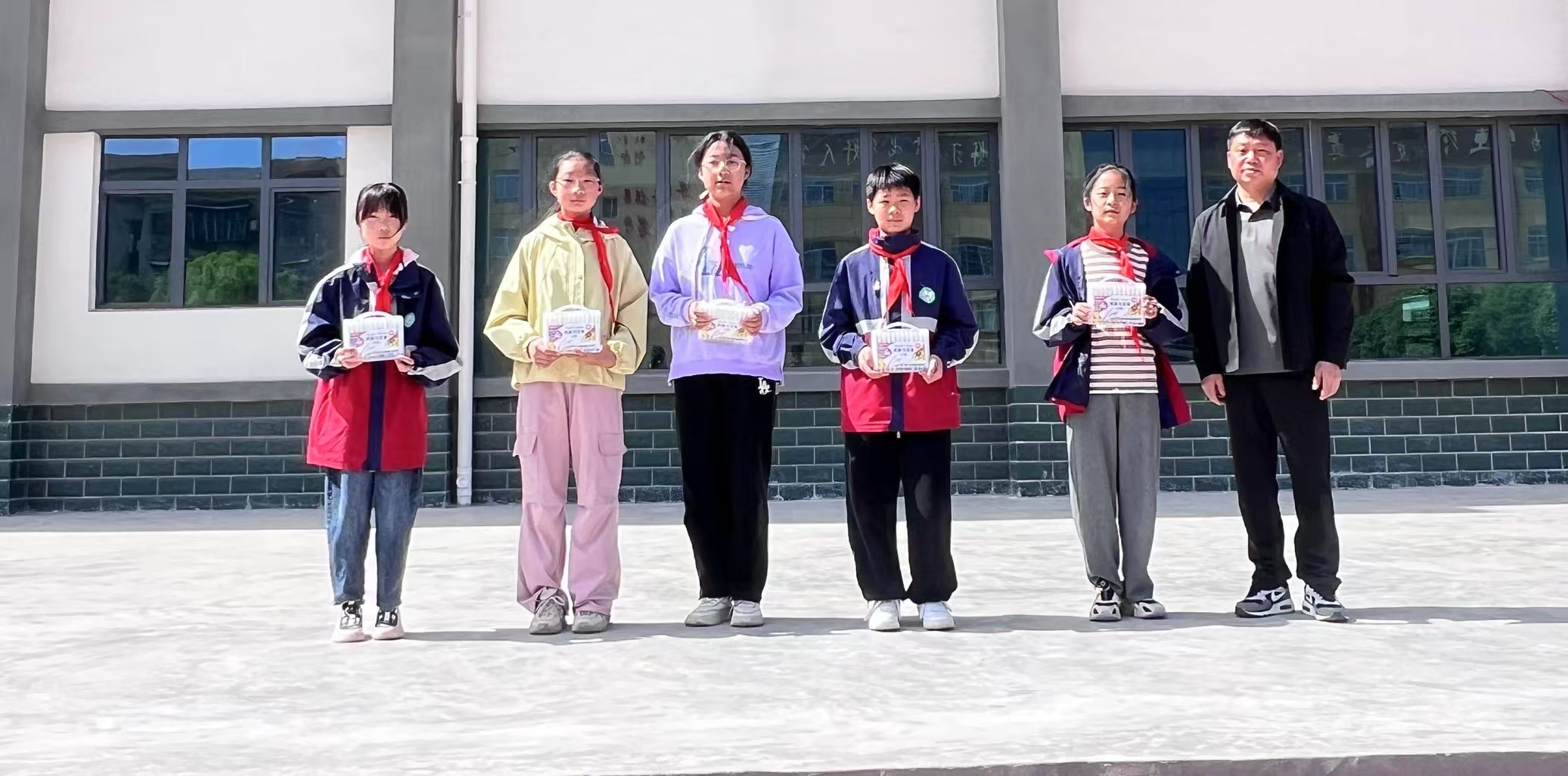 笔墨书香满校园 魅力书画展风采——板桥小学举办“中国梦——少年行”暨第五届楚都艺术节书画大赛活动(图8)