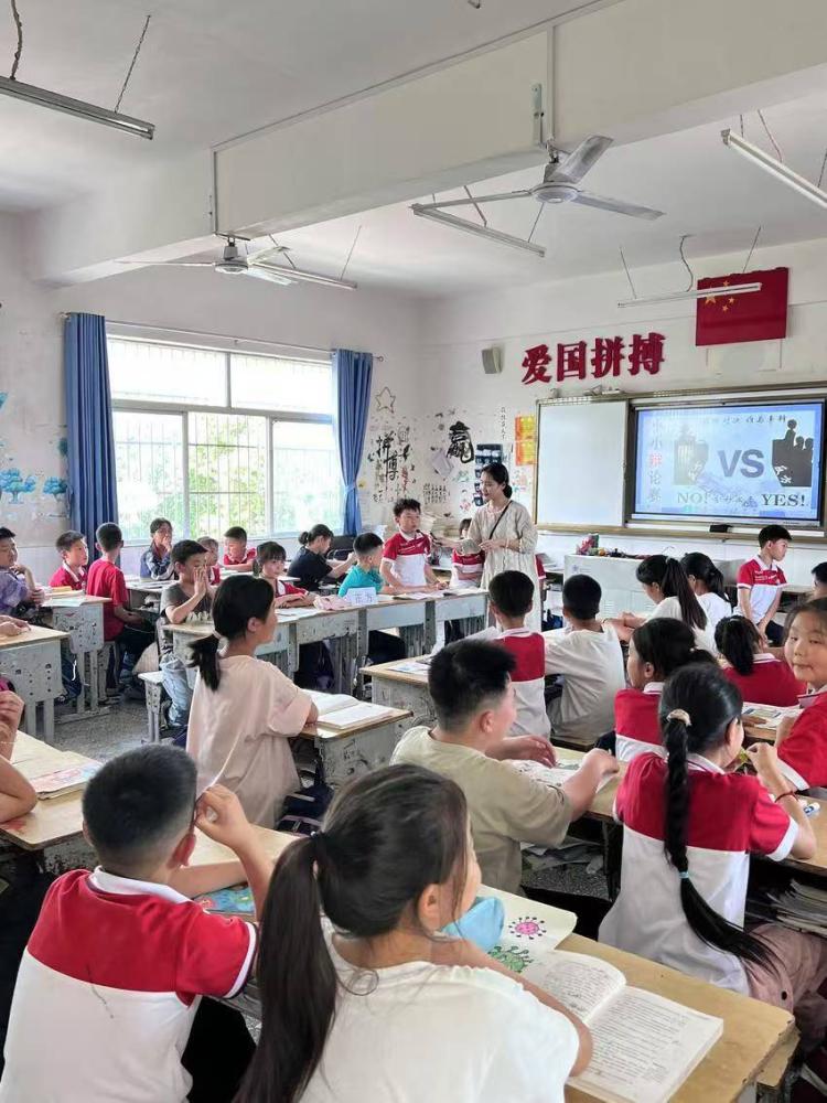 视导引领促成长 课堂深耕见实效——宜城市板桥小学迎接市教研室教学视导工作(图2)