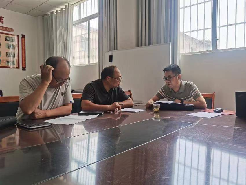 视导引领促成长 课堂深耕见实效——宜城市板桥小学迎接市教研室教学视导工作(图4)