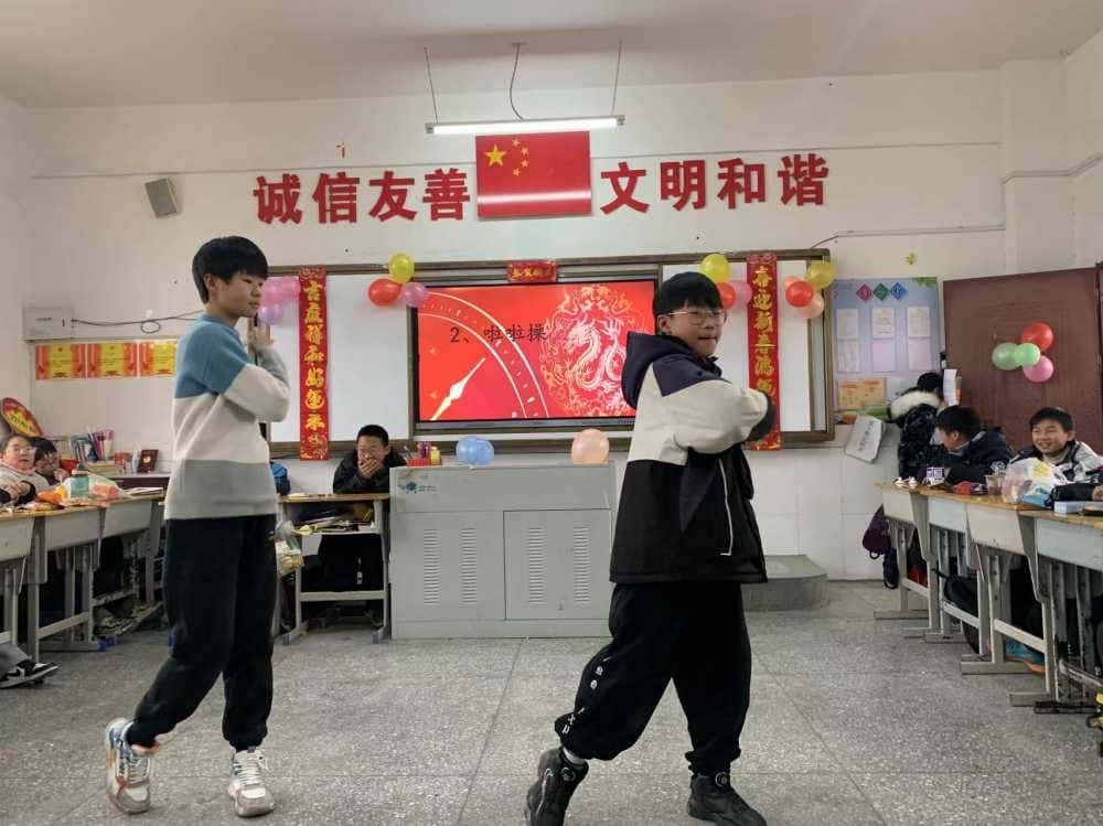  欢声笑语迎新年 载歌载舞庆元旦 ——记板桥小学2024“迎新年，庆元旦”展演活动(图3)