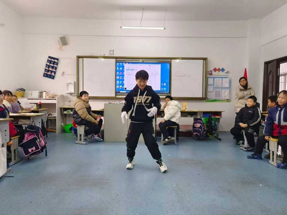  欢声笑语迎新年 载歌载舞庆元旦 ——记板桥小学2024“迎新年，庆元旦”展演活动(图8)
