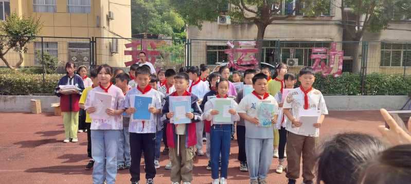 表彰催奋进 榜样促前行(图1)