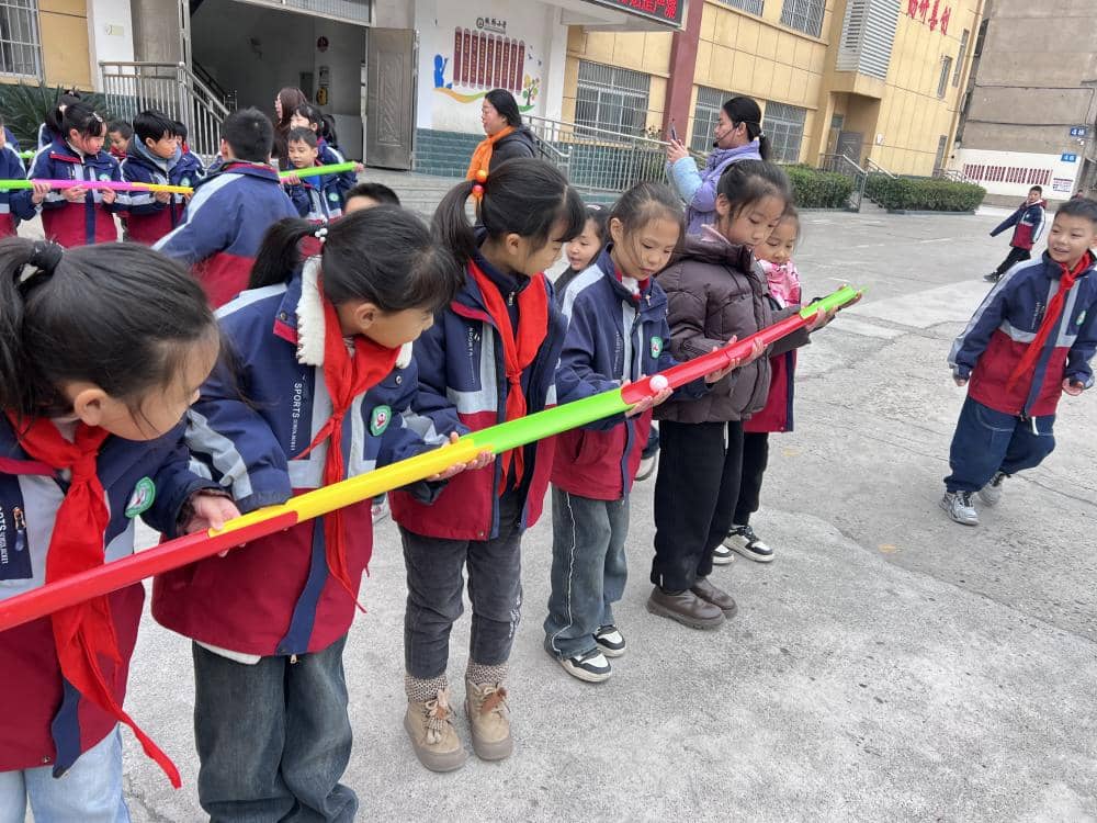 “趣”享运动，“味”你加油——板桥小学开展2024年冬季趣味运动会(图3)