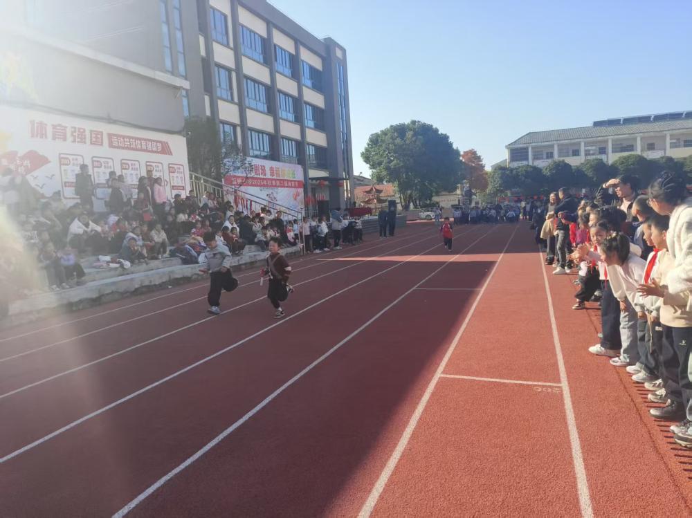 活力全开,“童”享运动——宜城市板桥小学举行2025年秋季第二届体育节(图12) 活力全开,“童”享运动——宜城市板桥小学举行2025年秋季第二届体育节(图12)