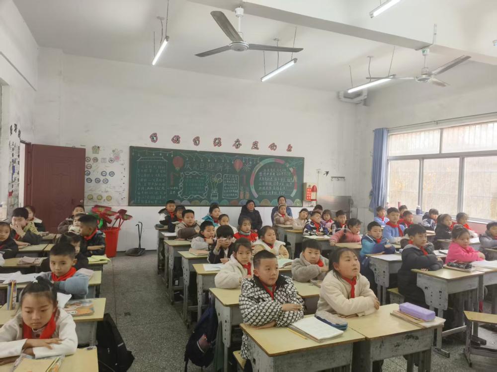 家校同心，共话成长——板桥小学开展家长开放日活动(图4)