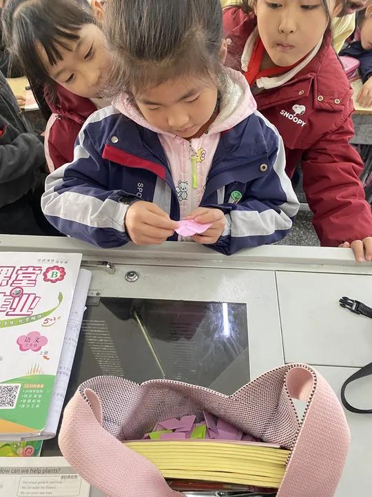 “星”光下的英语课 ——郭坚(图2) “星”光下的英语课 ——郭坚(图2)