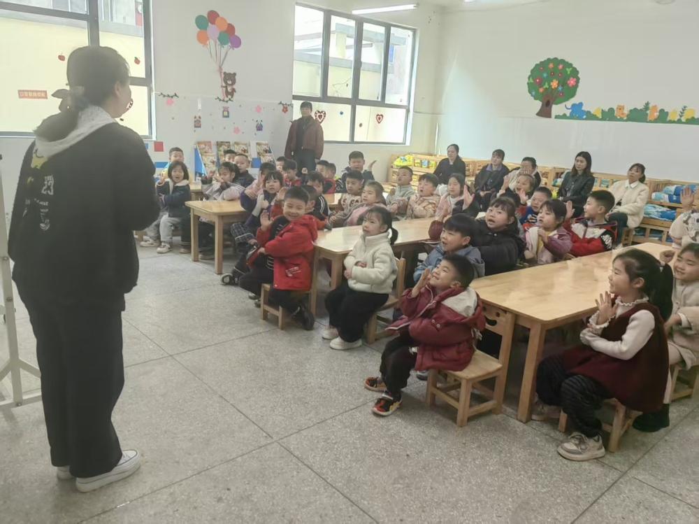 家园同心 共育花开 ——板桥小学附属幼儿园家长开放日活动纪实(图3)