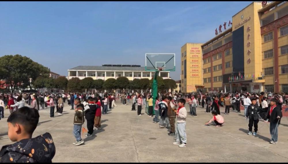 家校同心共筑梦 携手同行伴成长——板桥小学开展家长开放日活动(图4)