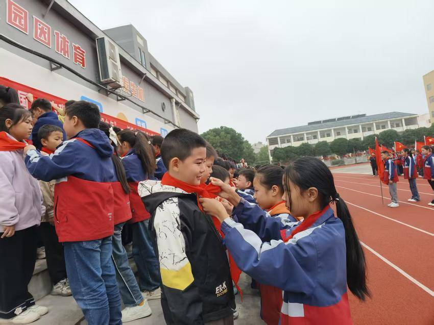 强国复兴有我,争当新时代好少年——板桥小学 新队员入队仪式(图3) 强国复兴有我,争当新时代好少年——板桥小学 新队员入队仪式(图3)