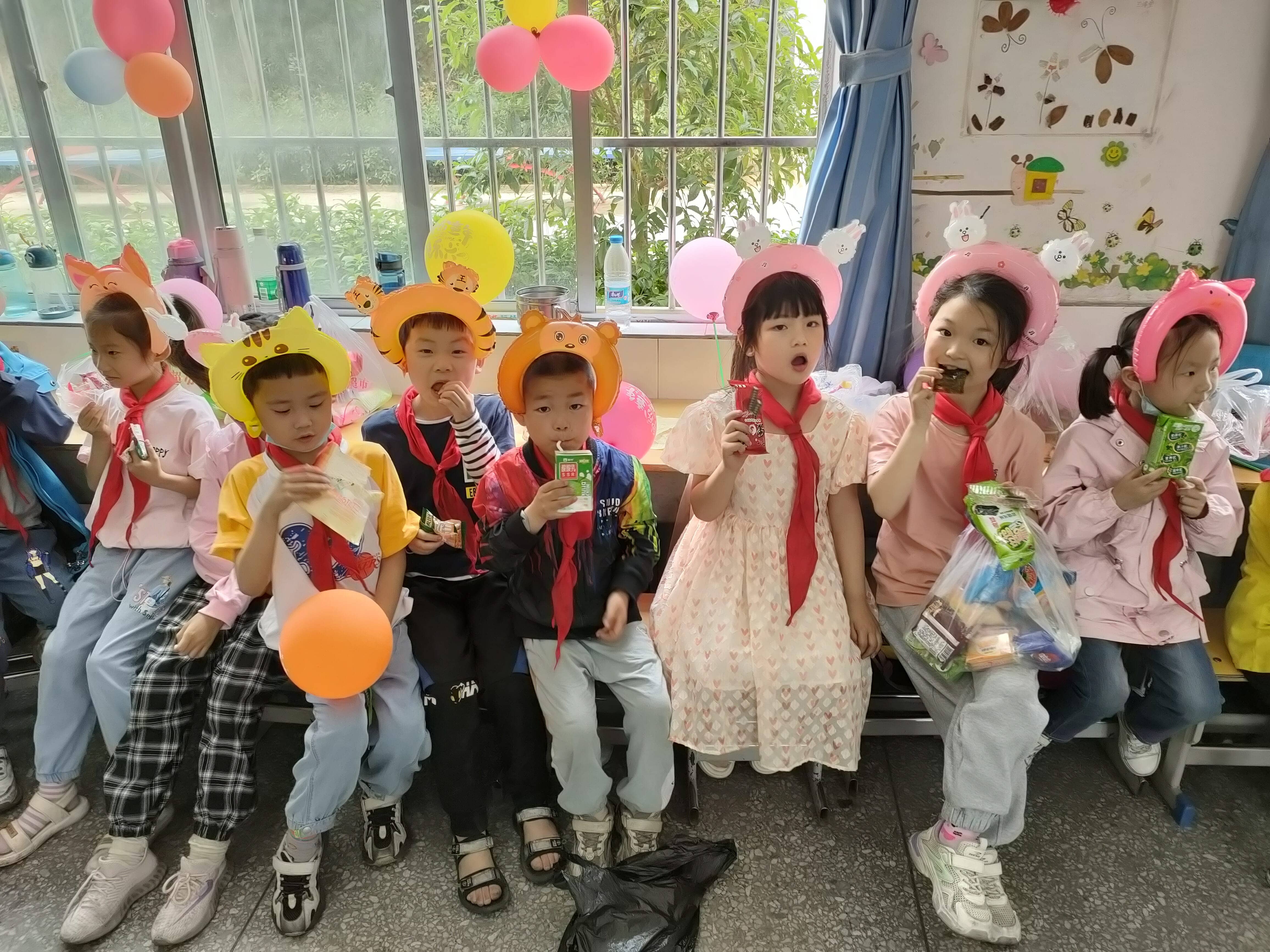 一（2）班同学欢庆六一(图3)