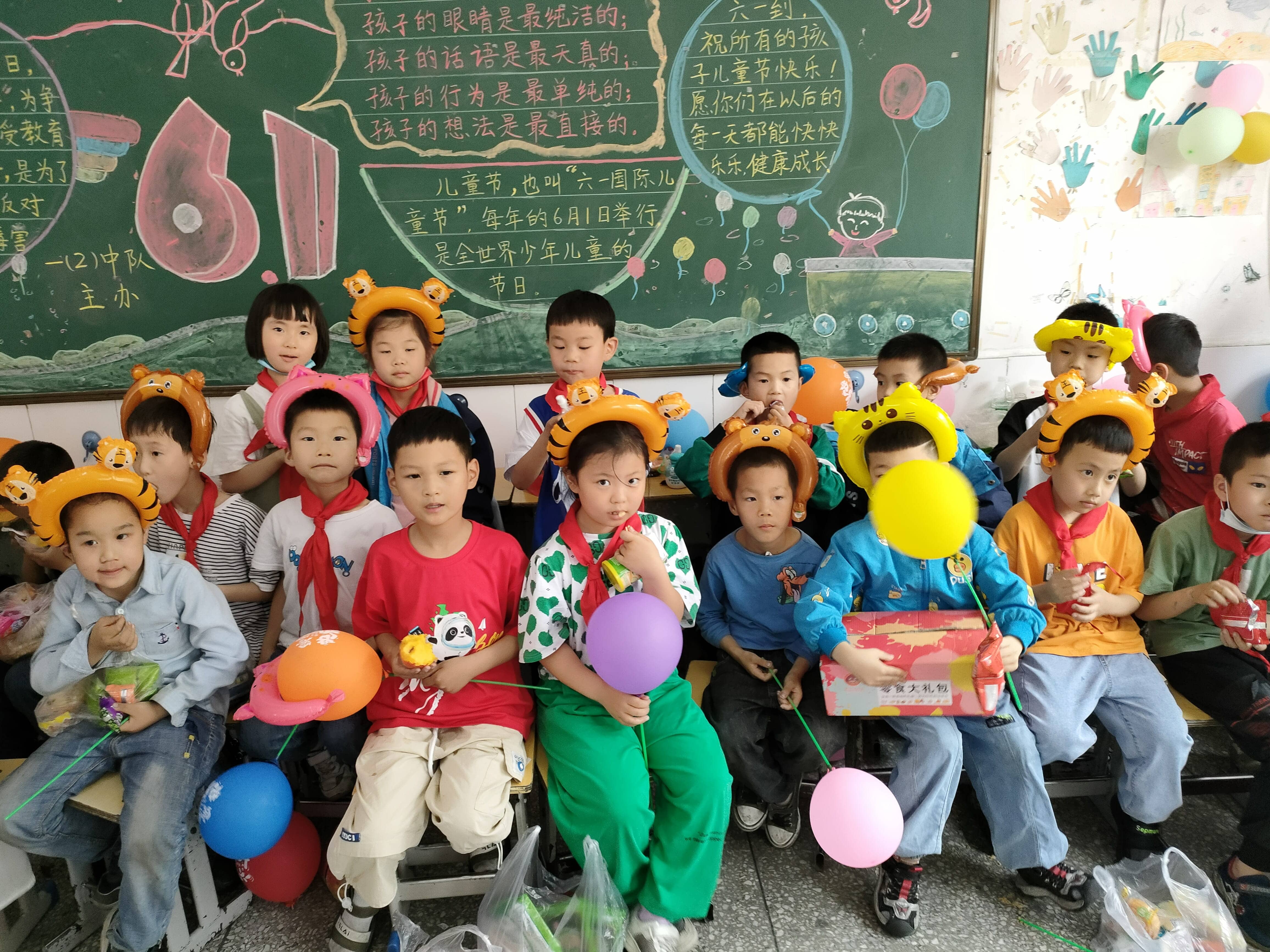 一（2）班同学欢庆六一(图5)