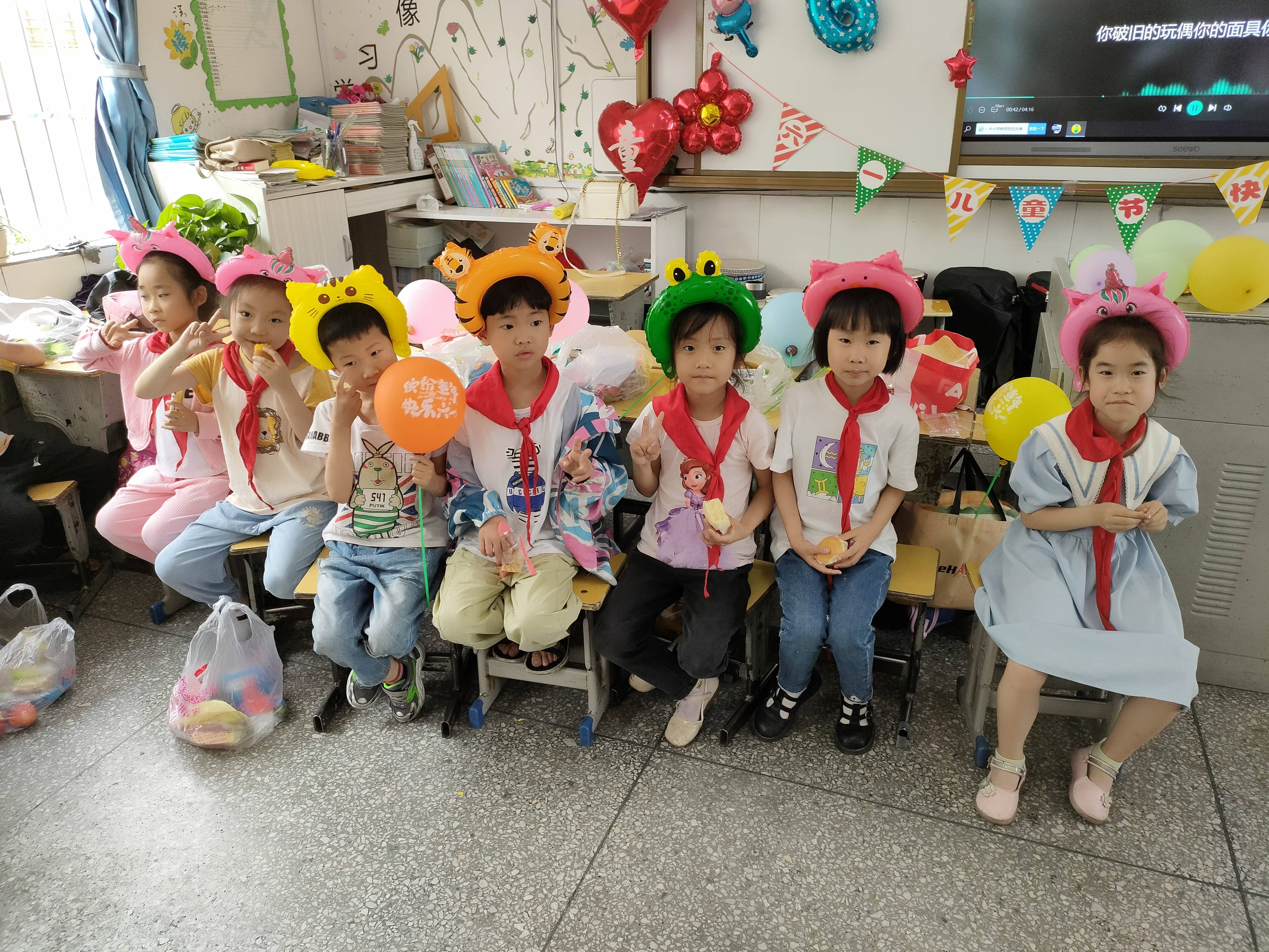 一（2）班同学欢庆六一(图6)