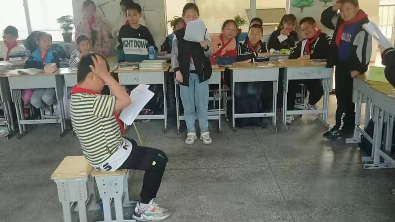 童心筑舞台 书香润童年   ——记五（1）班课本剧展演(图9)