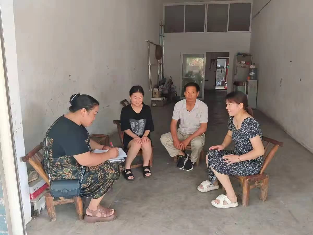  夏日炎炎防溺水 合力家访暖人心——宜城市板桥小学开展第二轮暑期安全暨防溺水大走访活动(图1)