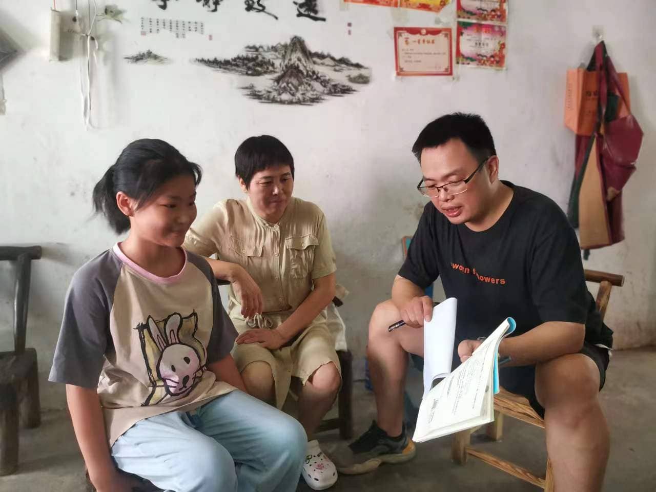 夏日炎炎防溺水 合力家访暖人心——宜城市板桥小学开展第二轮暑期安全暨防溺水大走访活动(图2)