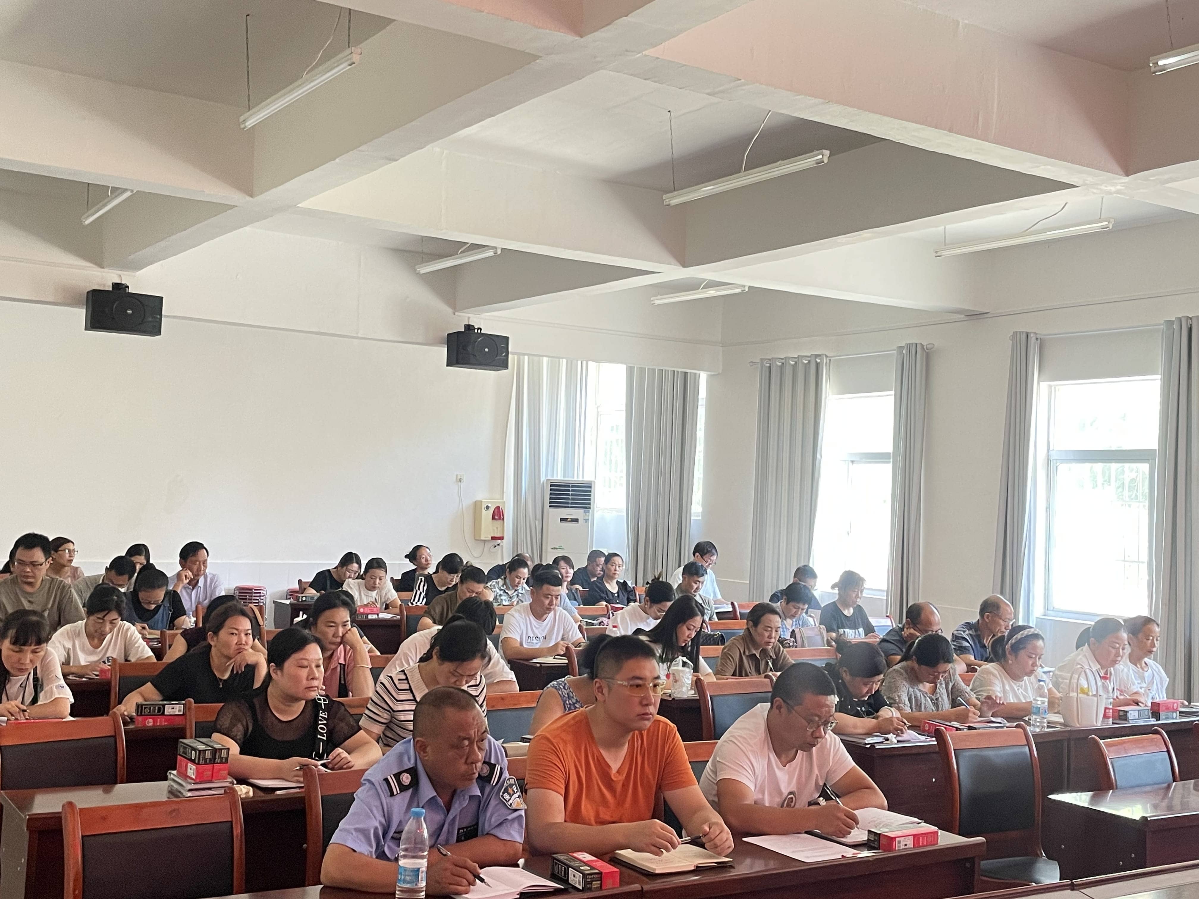 板桥小学2022年暑期集训政治学习———提素质、强师德、铸师魂（一）(图7)
