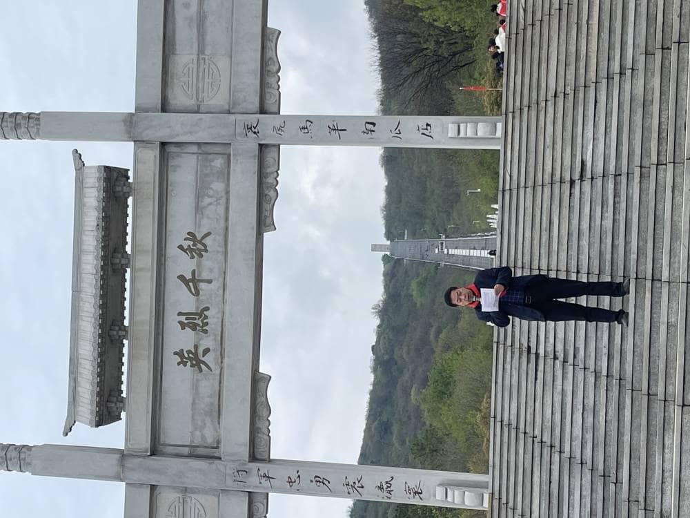 继承革命遗志 传承红色基因—板桥小学开展清明祭英烈主题队日活动(图2)