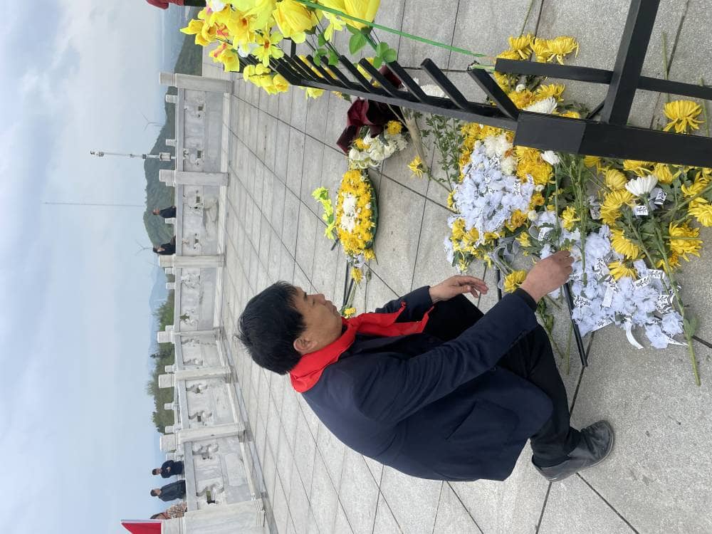 继承革命遗志 传承红色基因—板桥小学开展清明祭英烈主题队日活动(图8)