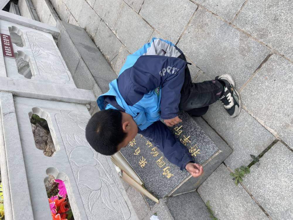 继承革命遗志 传承红色基因—板桥小学开展清明祭英烈主题队日活动(图11)