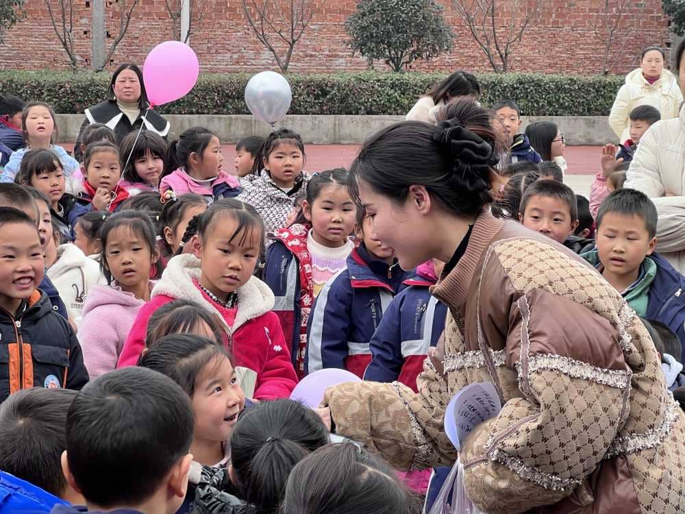 龙行龘龘启新篇 鹏程朤朤向未来——板桥小学2024 年春季开学典礼(图12)