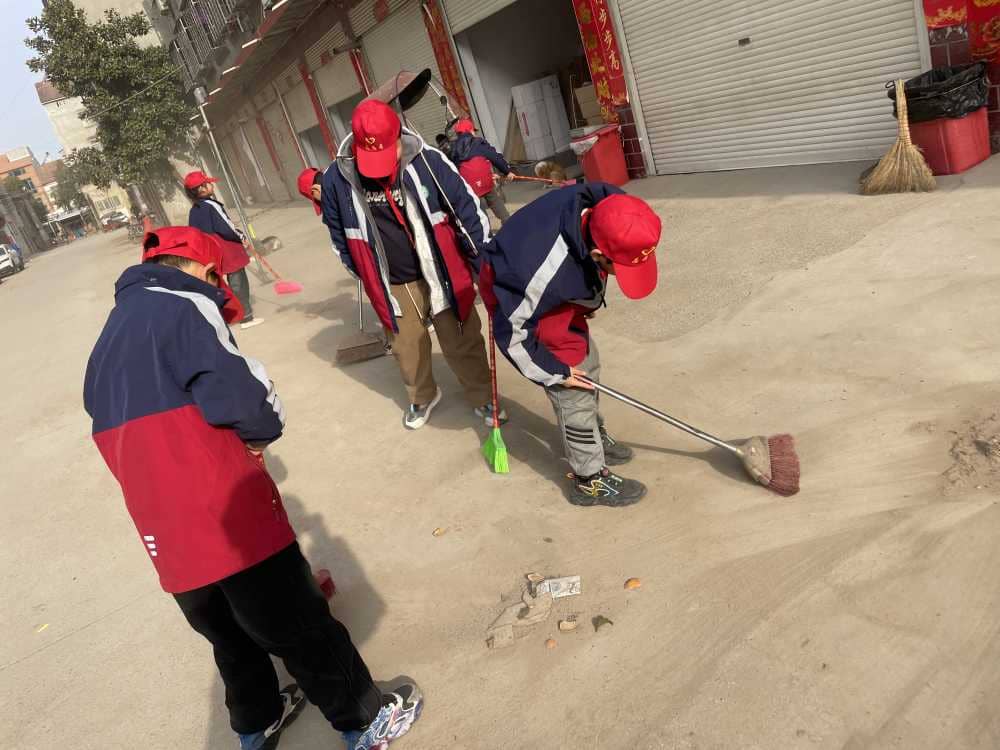 2024年板桥小学少先队“‘锋’华正茂---学雷锋社区义务劳动”主题队日(图3)