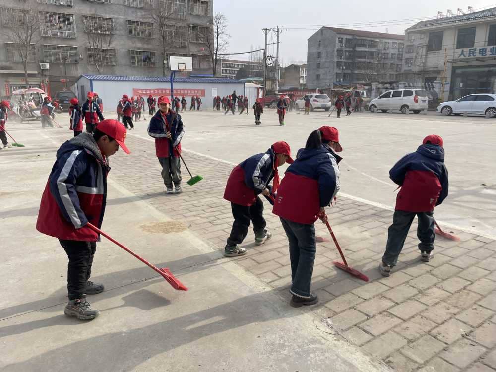 2024年板桥小学少先队“‘锋’华正茂---学雷锋社区义务劳动”主题队日(图4)