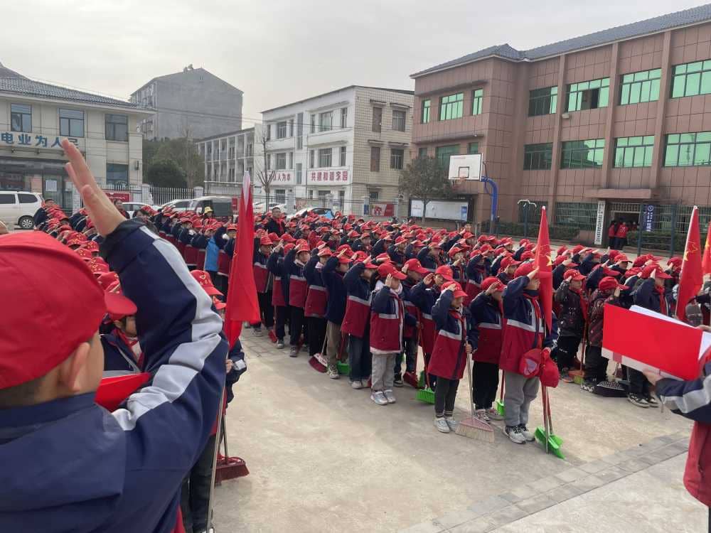 2024年板桥小学少先队“‘锋’华正茂---学雷锋社区义务劳动”主题队日(图5)