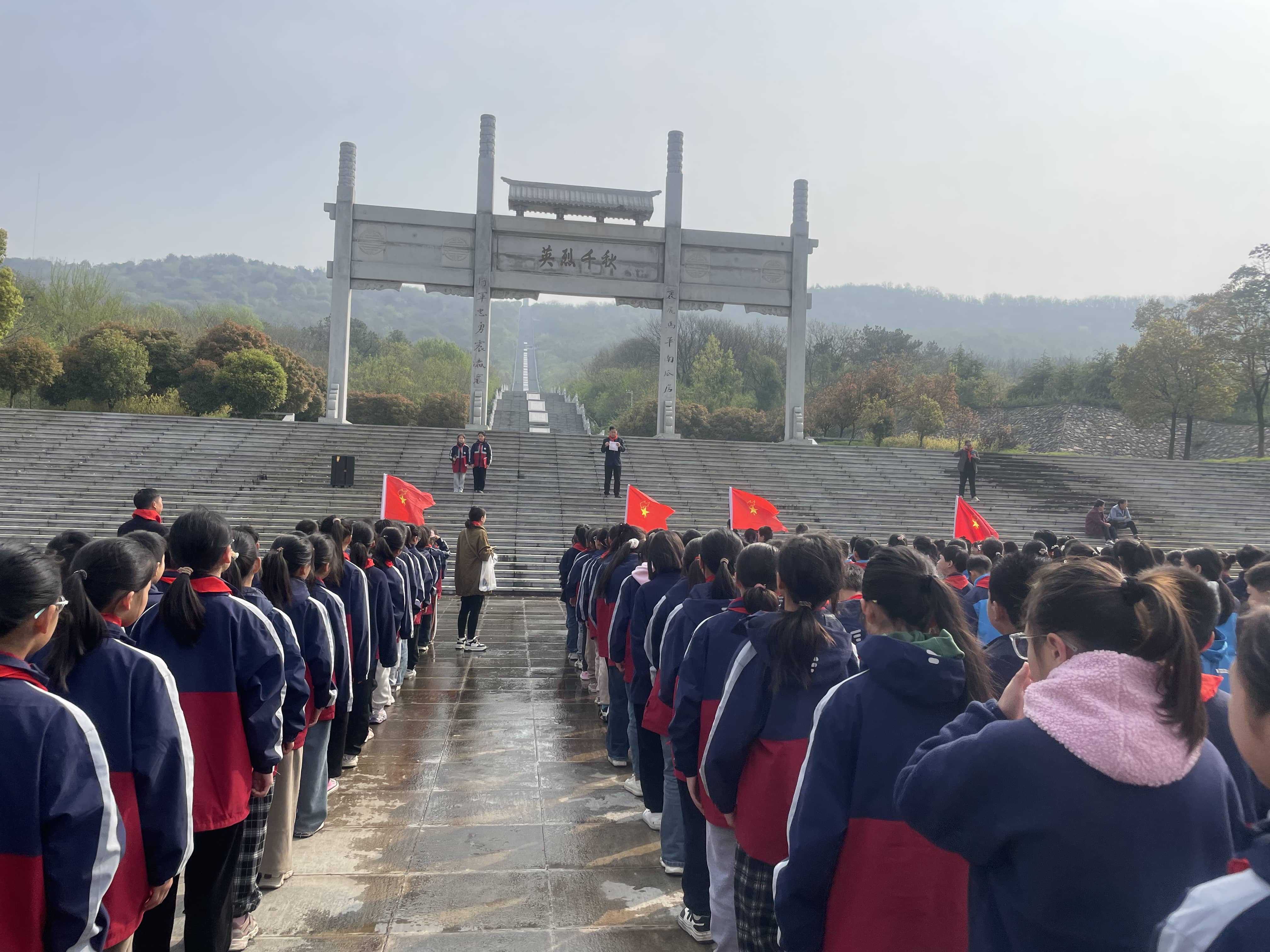 慎终追远 缅怀先烈—板桥小学清明祭英烈主题队日(图2)