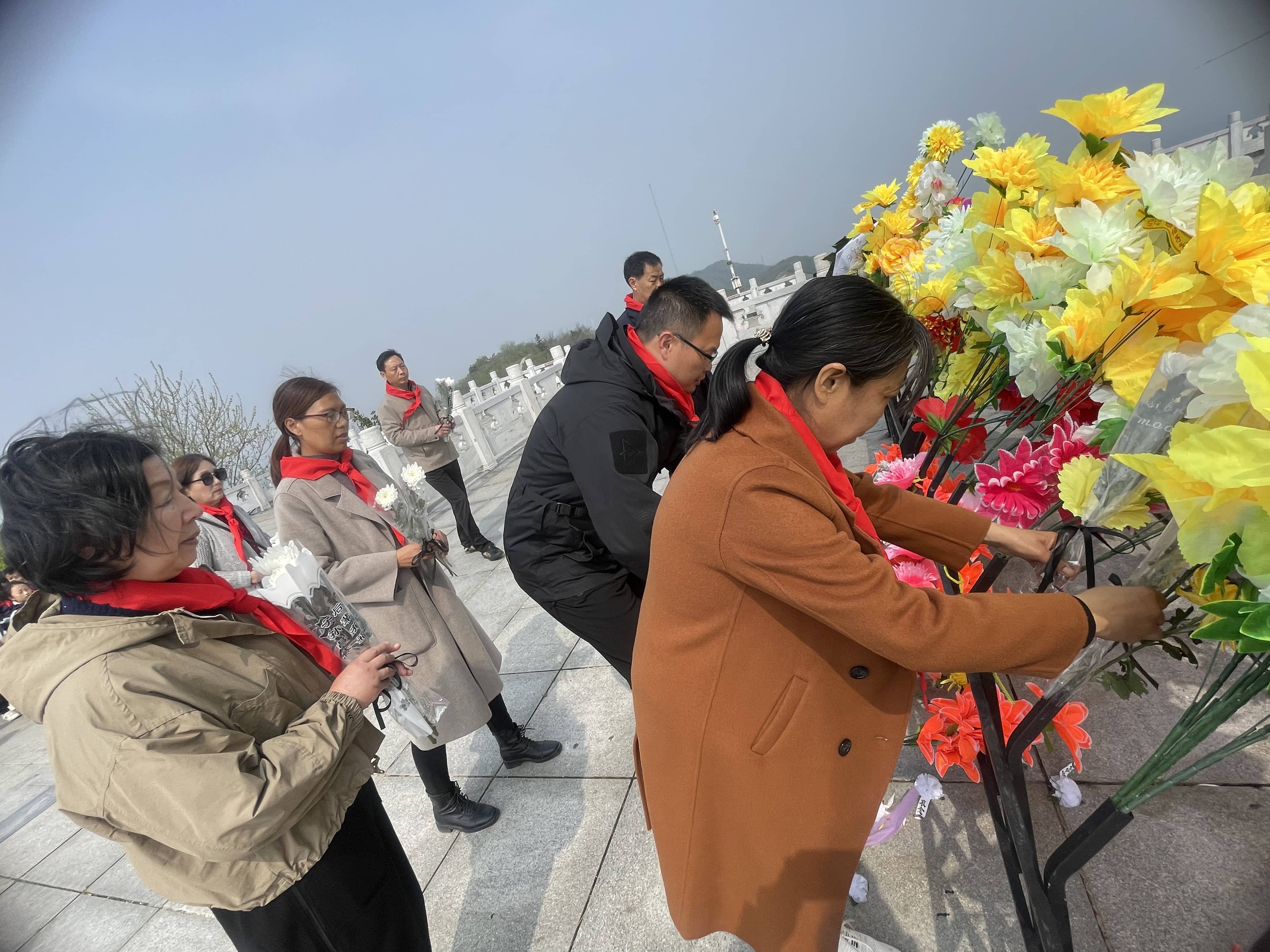 慎终追远 缅怀先烈—板桥小学清明祭英烈主题队日(图5)