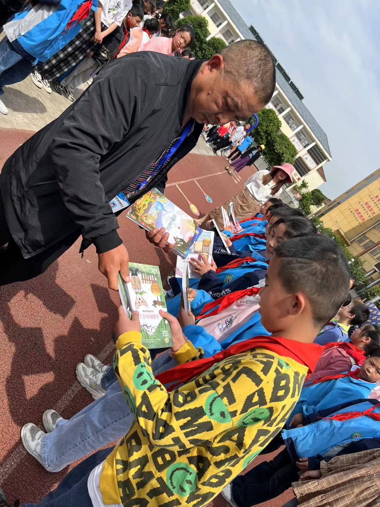 只争朝夕 不负韶华——板桥小学举行期中测试表彰大会暨模范班级授牌仪式(图3)