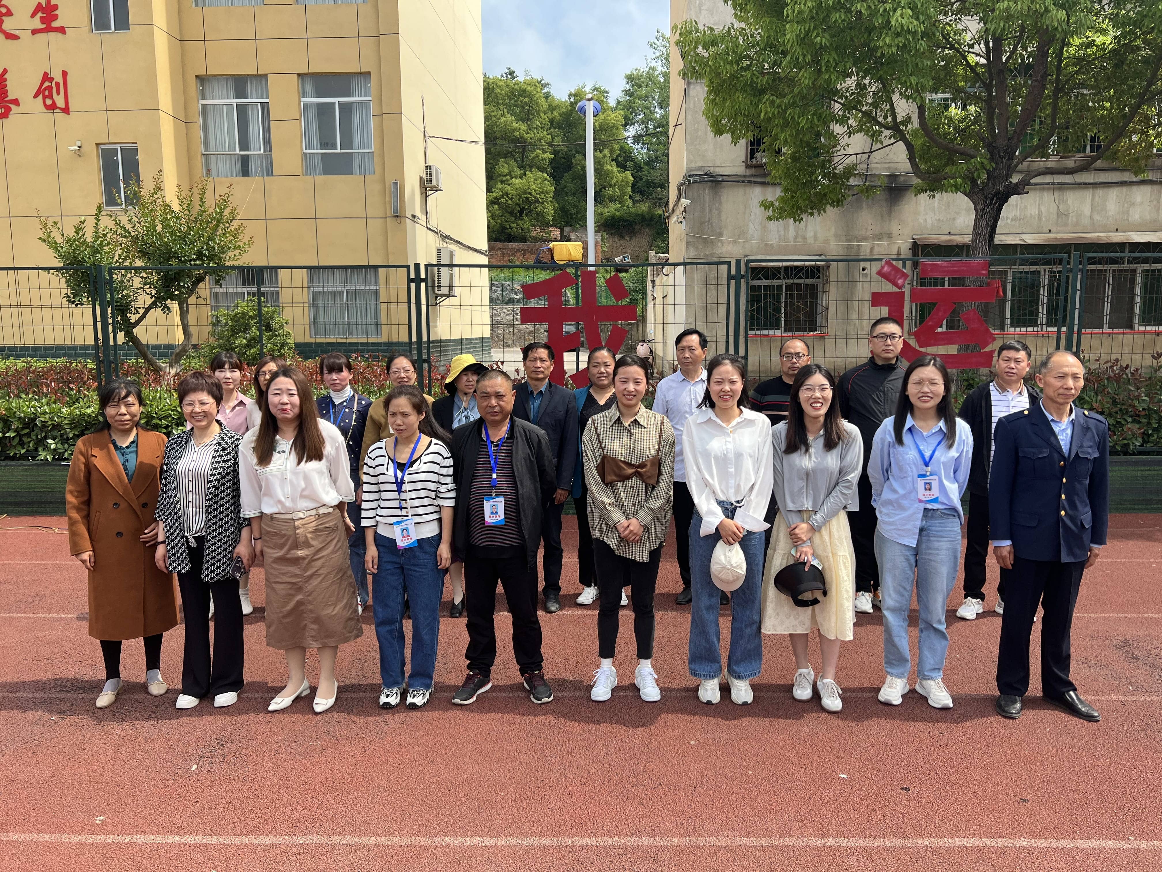 只争朝夕 不负韶华——板桥小学举行期中测试表彰大会暨模范班级授牌仪式(图9)