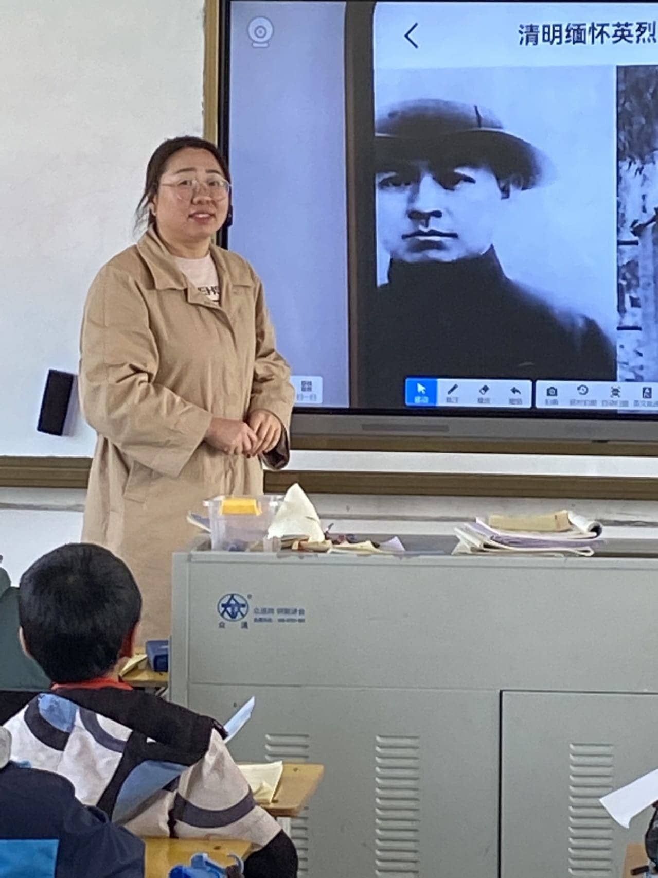 六（3）清明节缅怀先烈主题班会(图2)